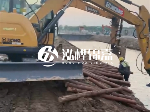 松木樁廠家泓樺錦嘉-4米和6米松木樁分別適合什么工程場景？